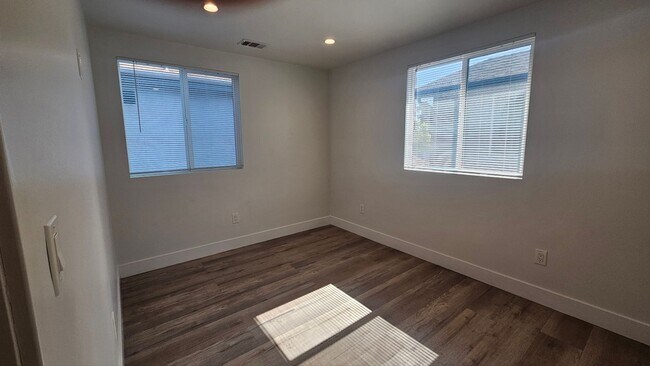 Building Photo - 10960 Avalon Blvd