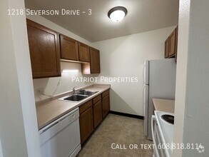 Building Photo - 1 bedroom/ 1 bath apartment in Sun Prairie...