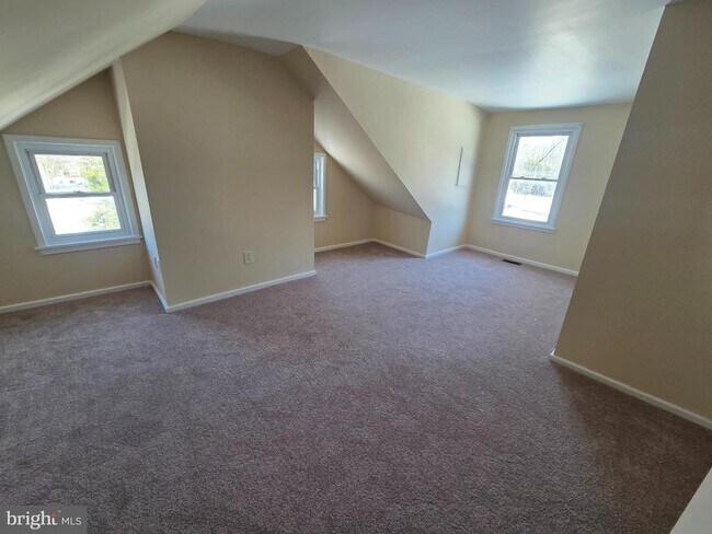 Building Photo - 504 Main St