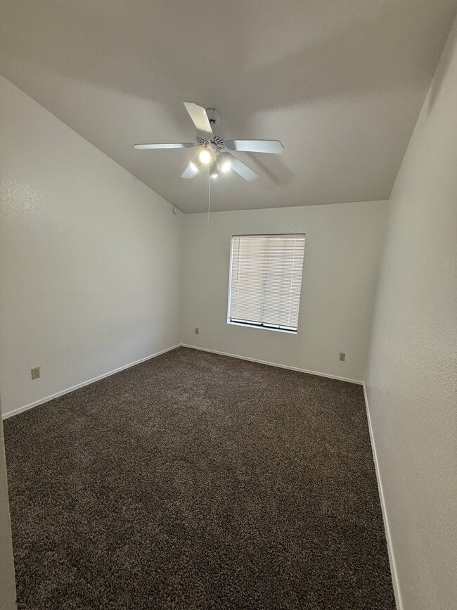 Building Photo - 3 Bed 2 Bath home in the highly desirable Northwest Tucson area. New paint, Carpet an Appliances!