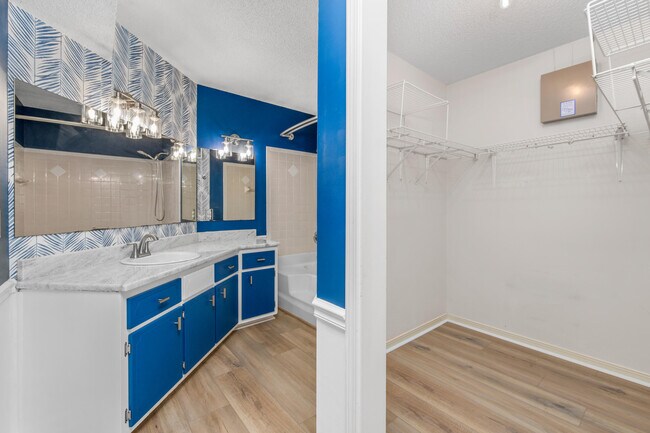 Building Photo - 6740 Scotts Pl