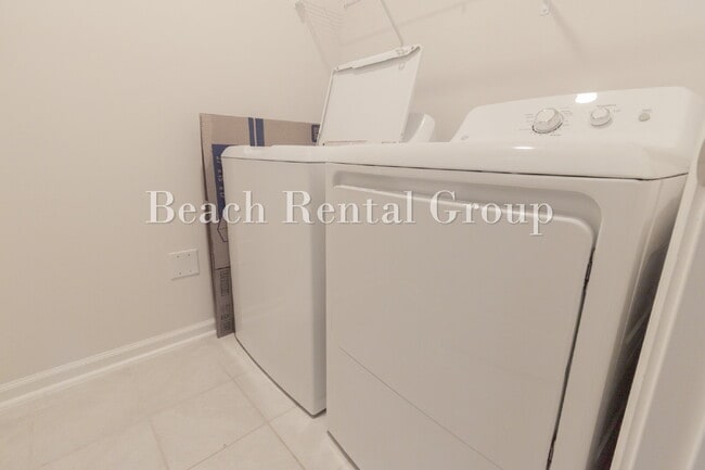 Building Photo - Spacious 4 Bedroom with Pond View