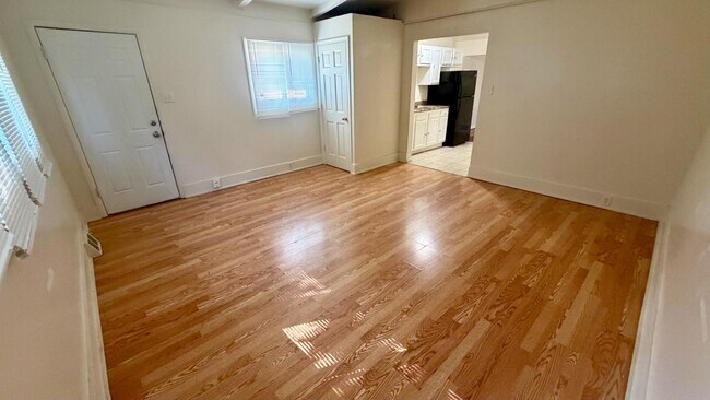 Building Photo - 5614 Sanborn Dr