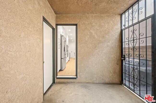 Building Photo - 4069 W Rosecrans Ave