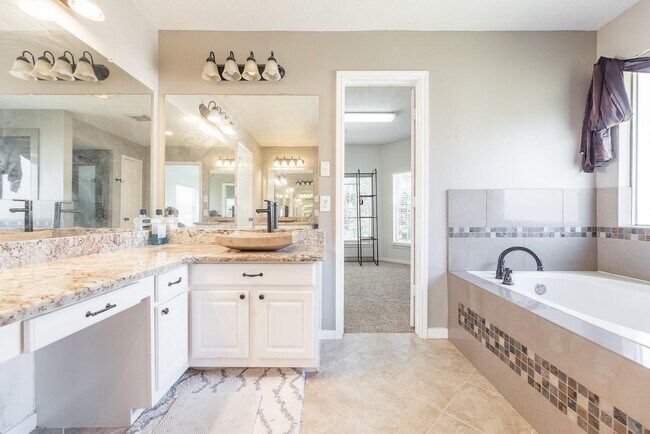 Building Photo - 15422 Downford Dr