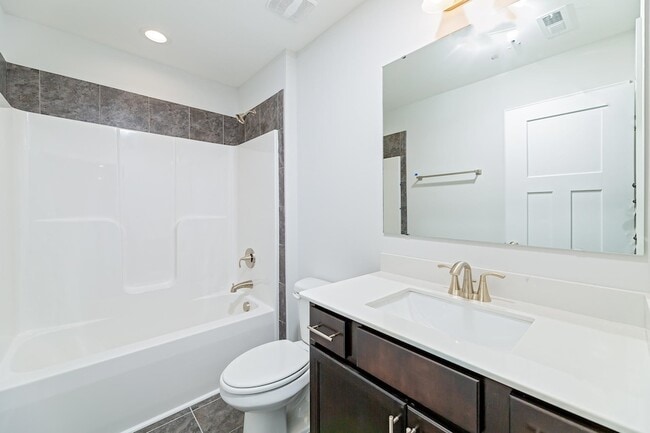 Building Photo - 587 Foothills St