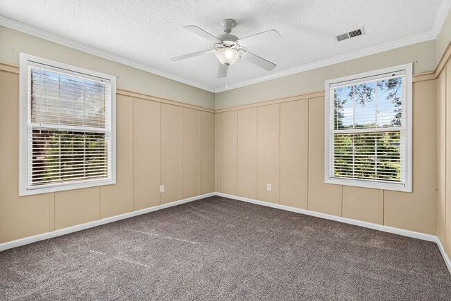 Building Photo - 8727 Evangeline Dr