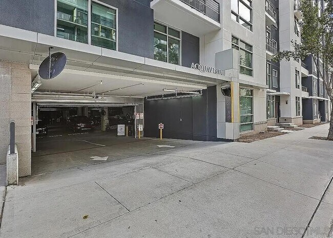 Building Photo - 425 W Beech St