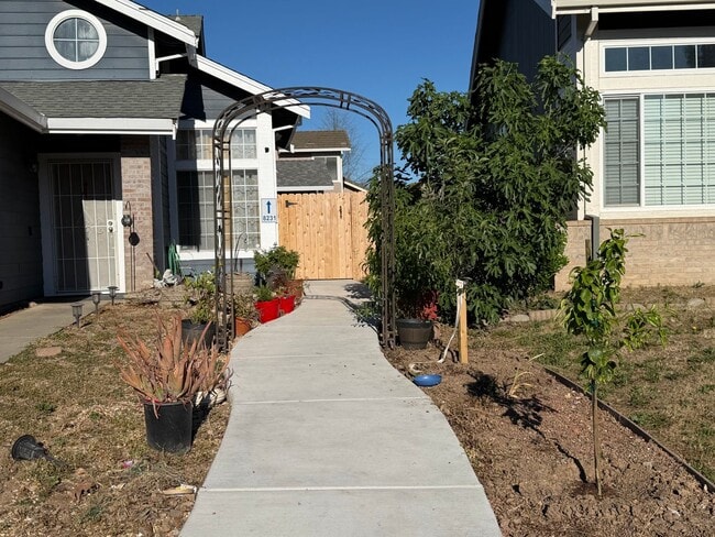 Building Photo - Cozy 2 bedroom Dual Master! Ready for move in! Rent today !