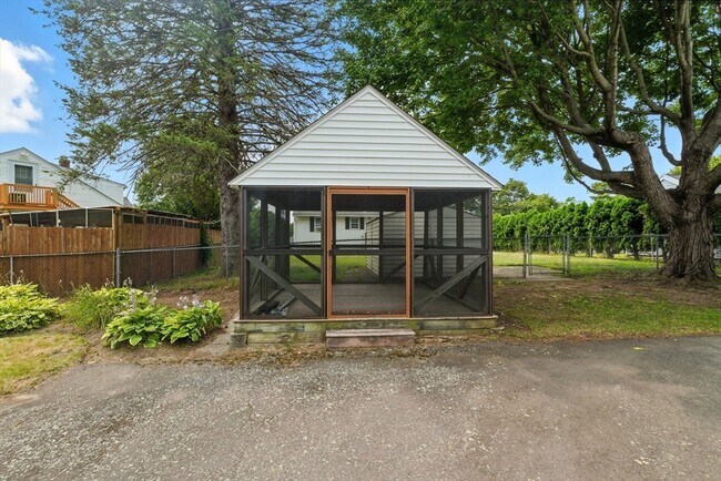 Building Photo - 178 Massasoit Rd