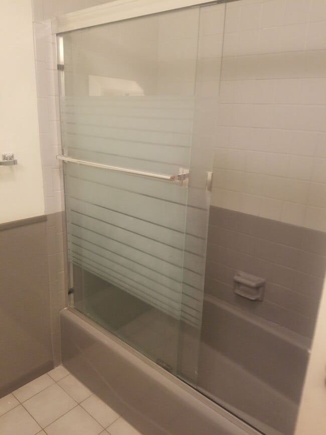 Building Photo - 3 Bed 2.5 bath townhome in Ammon right beh...