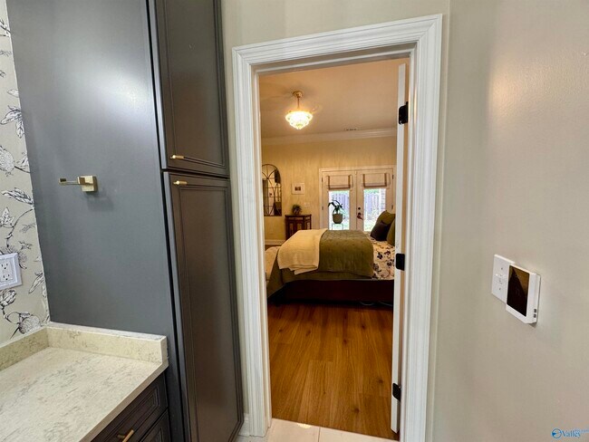 Building Photo - 1024 Split Rock Cove