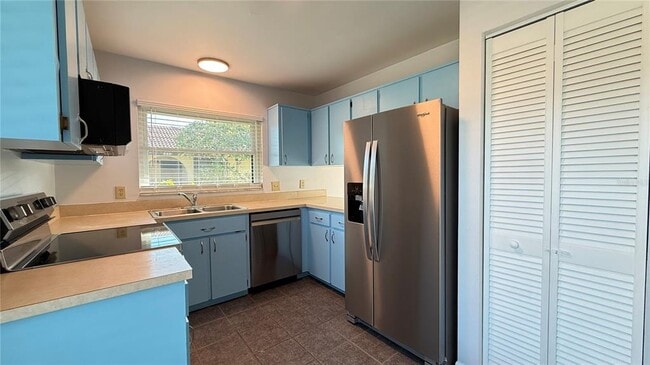 Building Photo - 555 Hunter Cir