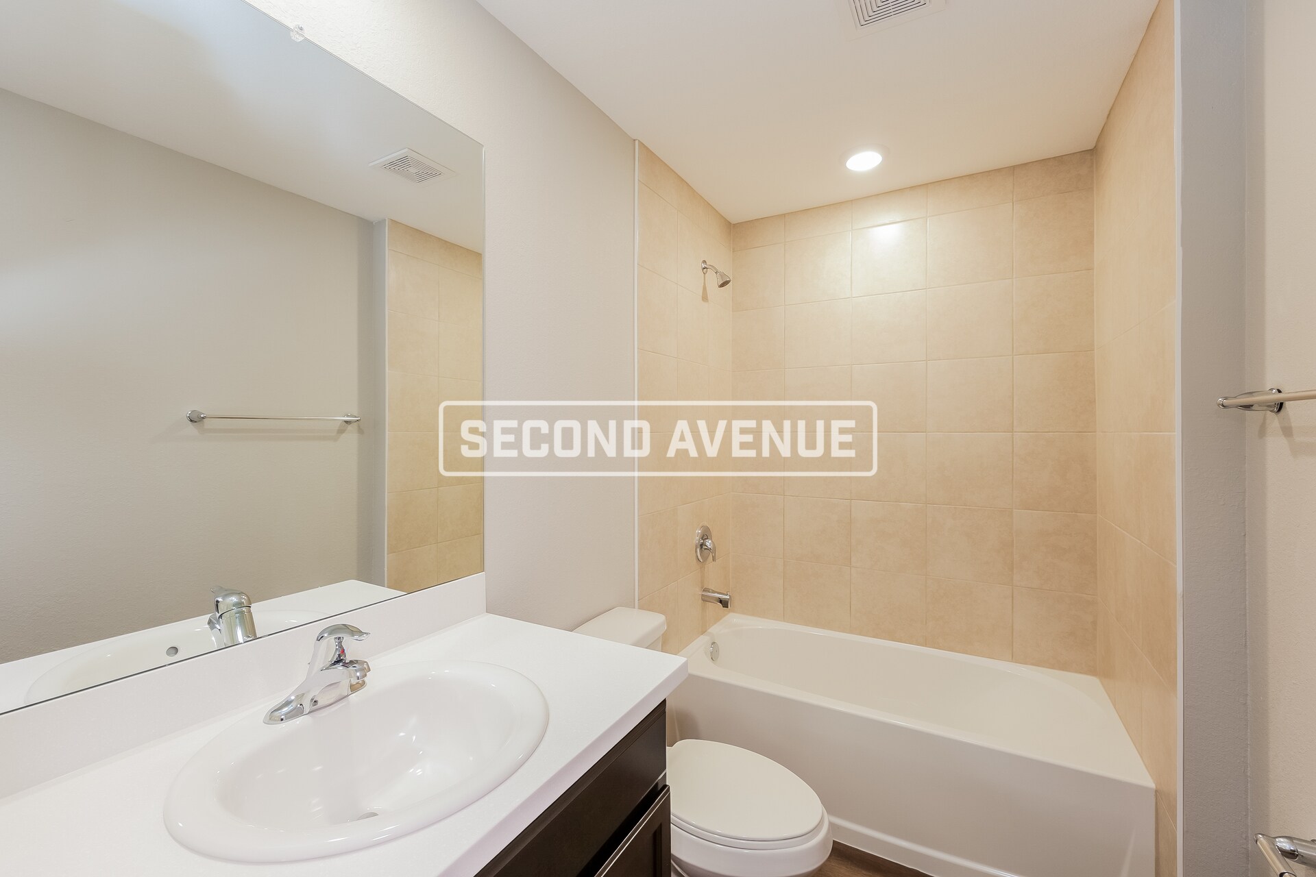 Building Photo - 1423 NE 16th Pl