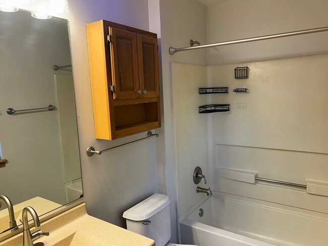 Building Photo - 1308 Jenna Dr