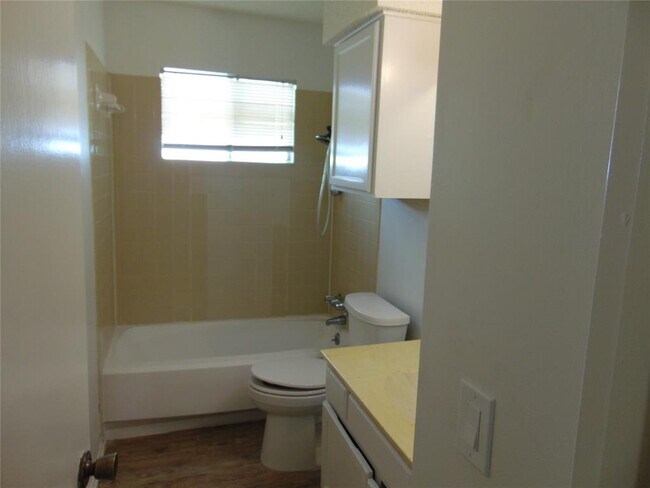 Building Photo - 604 Mistywood Cir