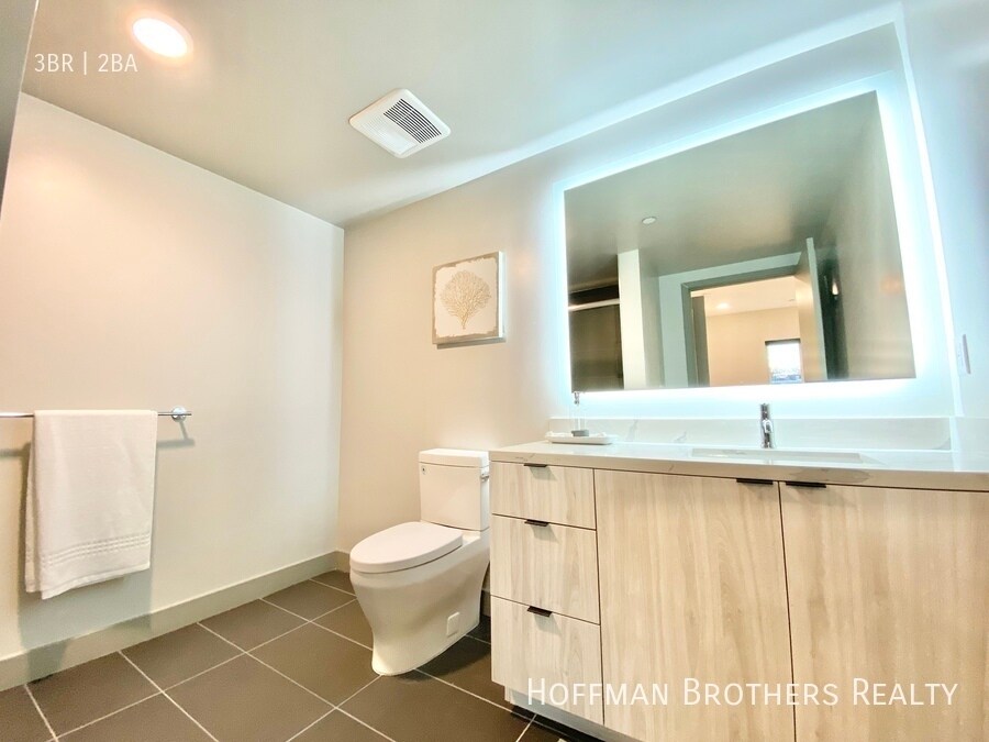 Building Photo - 1530 Brockton Ave