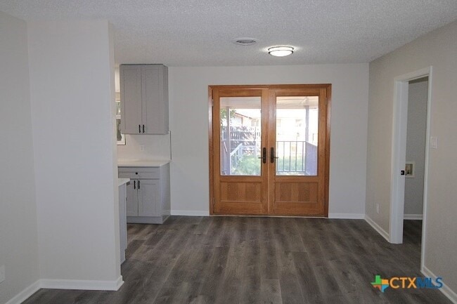 Building Photo - 906 S 23rd St