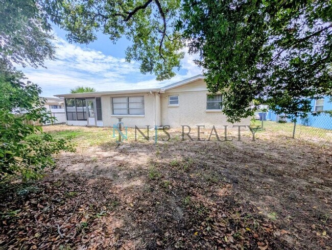 Building Photo - REDUCED!!!!  True 3 Bed~2 Bath~with garage. Over 1,000 sq ft, with updated kitchen & bathrooms, l...