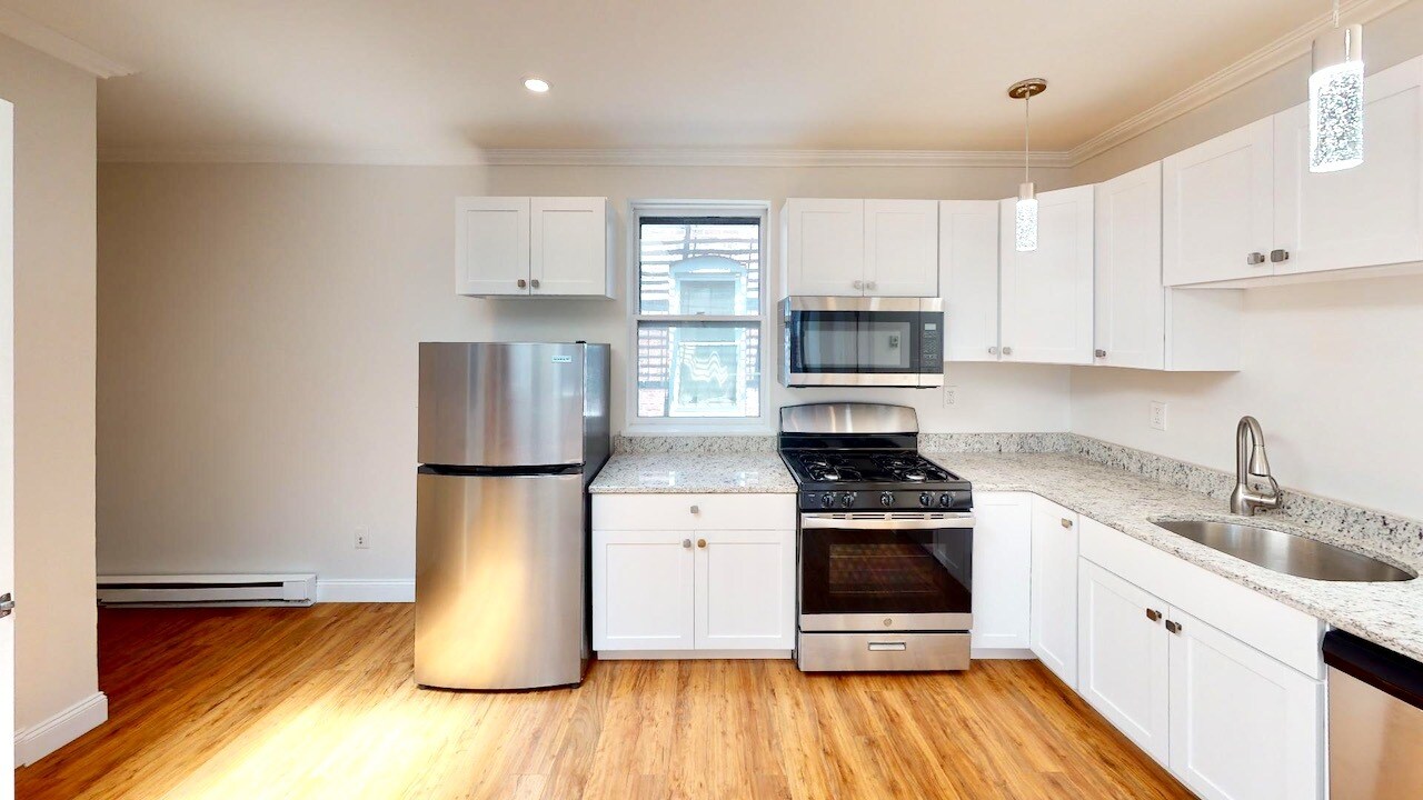 Building Photo - 220 Hanover St