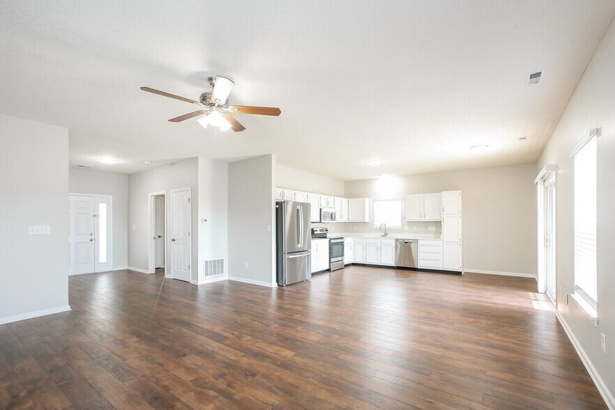 Building Photo - 3500 Limelight Ln