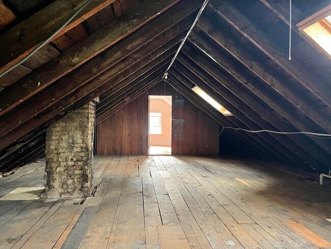 Building Photo - 11 Marion Rd