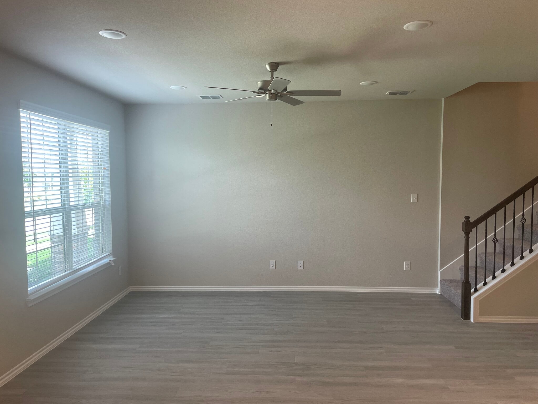 living room - 2209 Greystone Dr