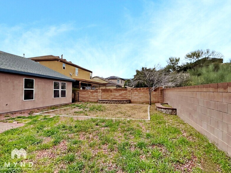 Building Photo - 10230 E Honey Mesquite Dr