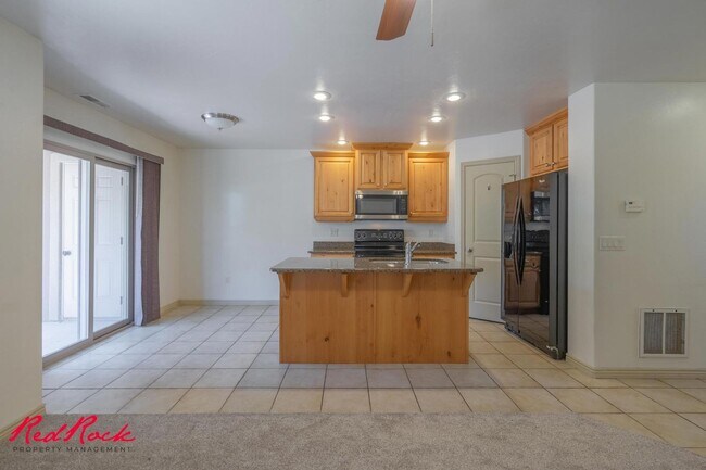 Building Photo - 3 Bedroom Townhome In Fossil Hills!
