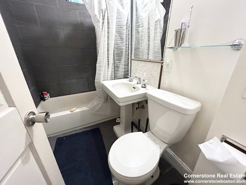 Building Photo - 55 Hillside St