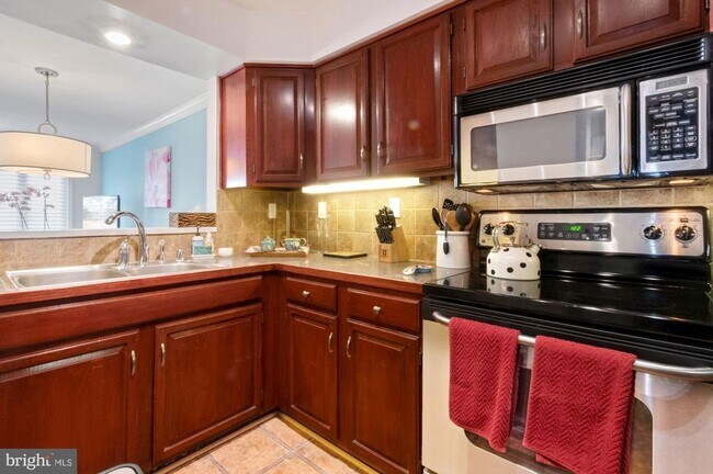 Building Photo - 1080 Wisconsin Ave NW