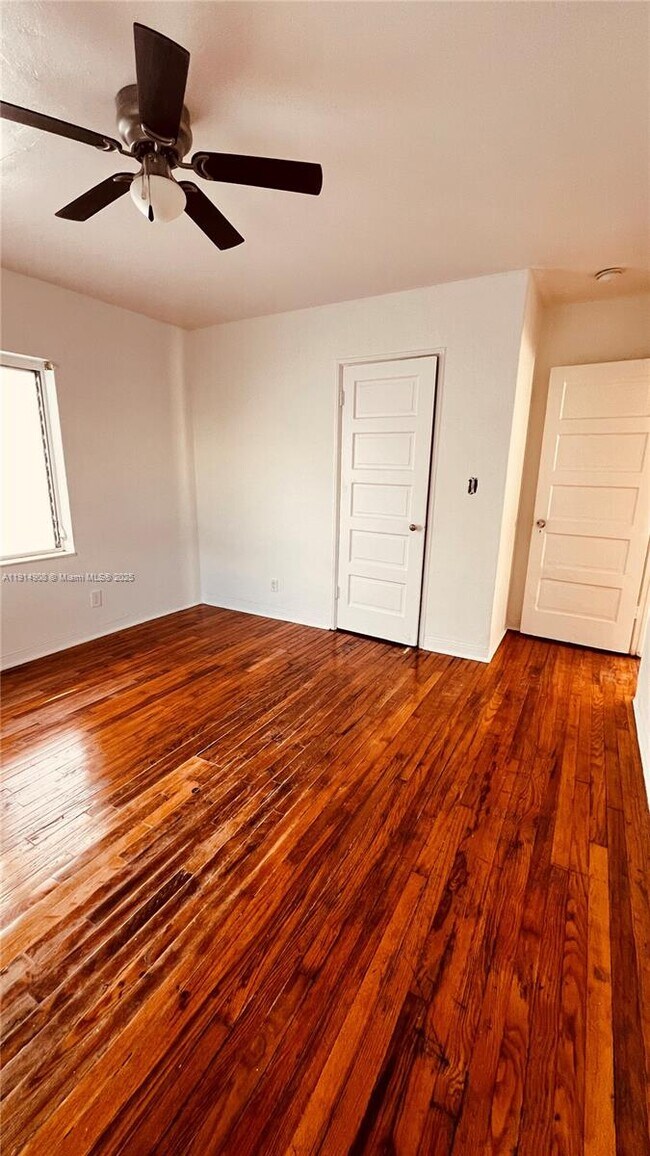 Building Photo - 1845 Bay Rd