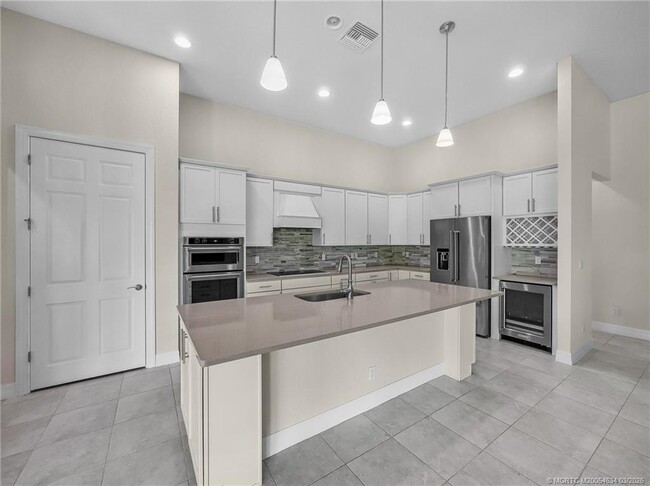 Building Photo - 724 SW Sea Green St