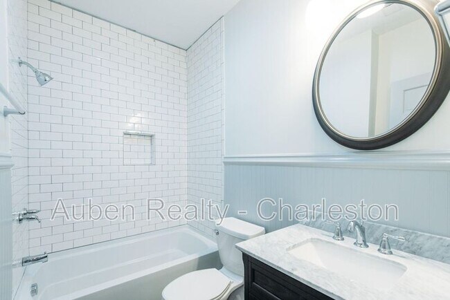 Building Photo - 10 Orrs Ct