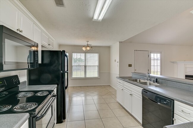 Building Photo - 1828 Heathers Way