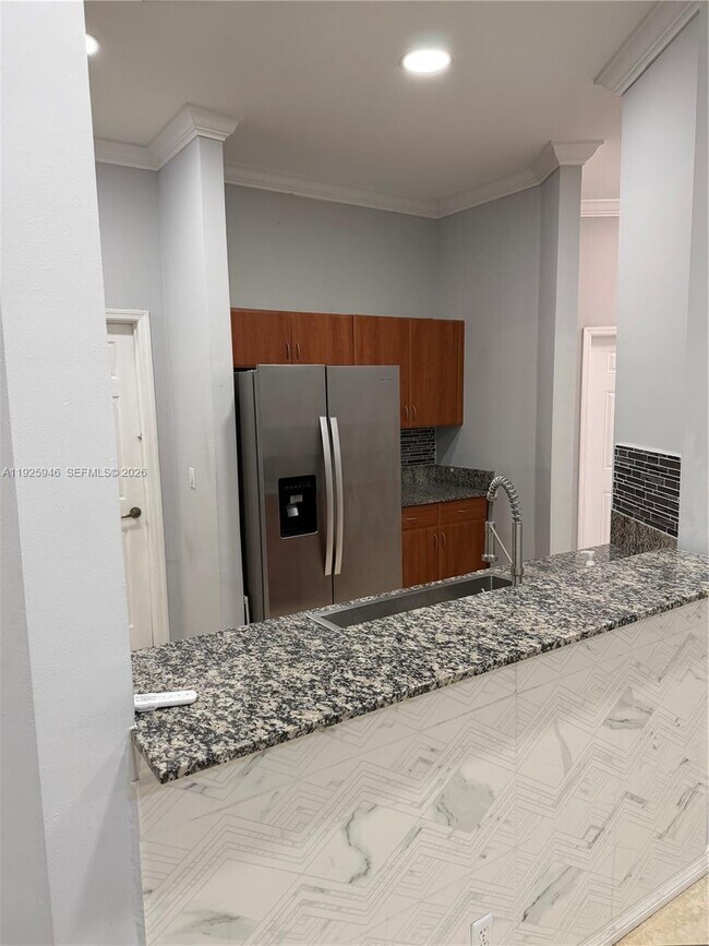 Building Photo - 2927 SW 18th Terrace