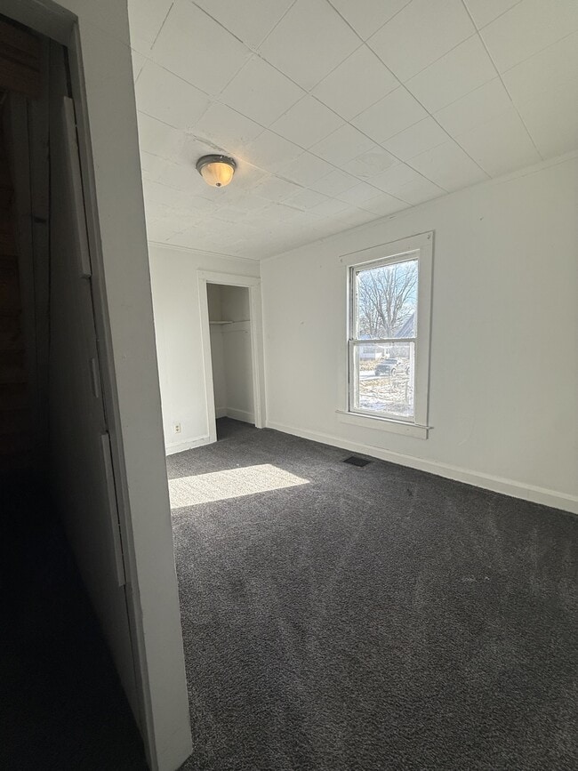 Building Photo - 2 Columbia Dr