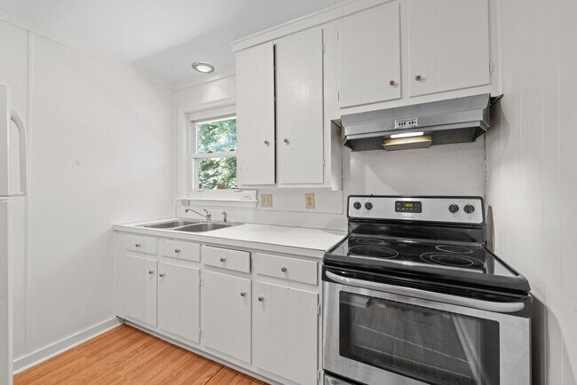 Building Photo - Charming 1 Bedroom Home near Duke University