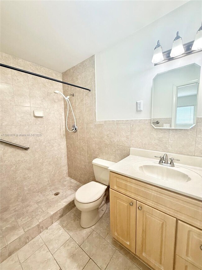 Building Photo - 2671 SW 118th Ct