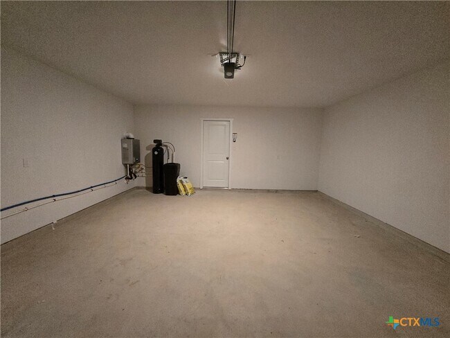 Building Photo - 5600 Geronimo St