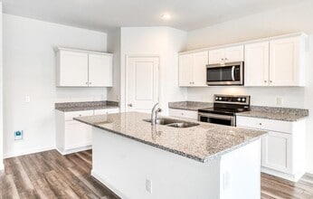 Building Photo - 720 Holly St