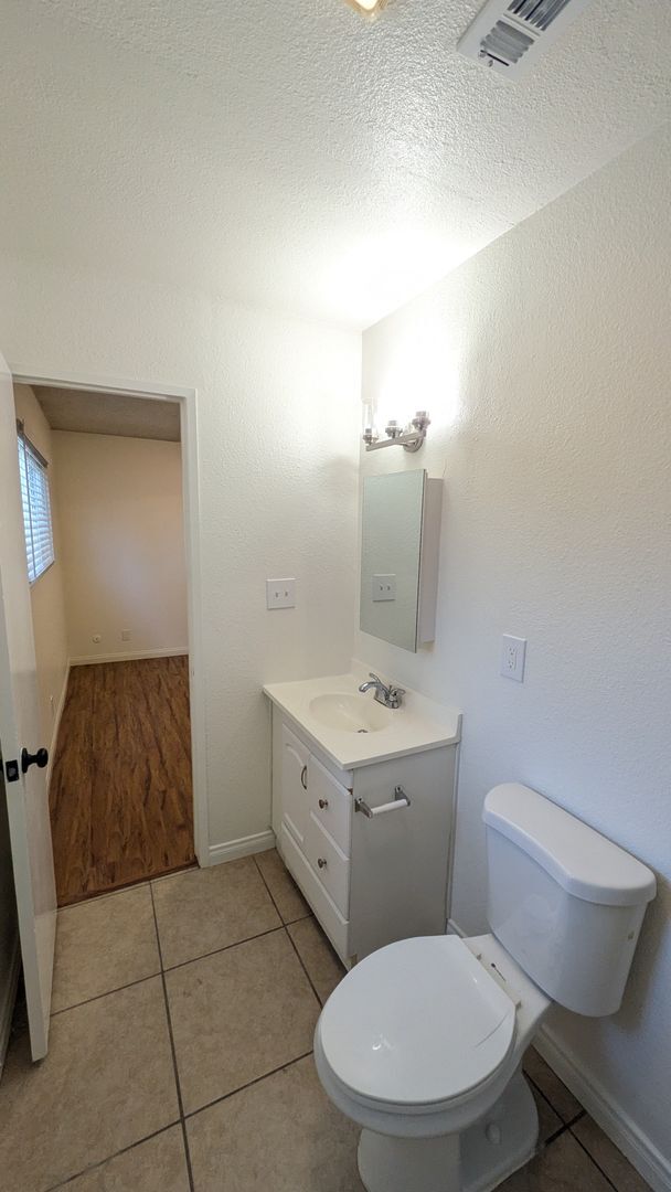 Building Photo - Move In Special!!!   Refreshed Single Level Home