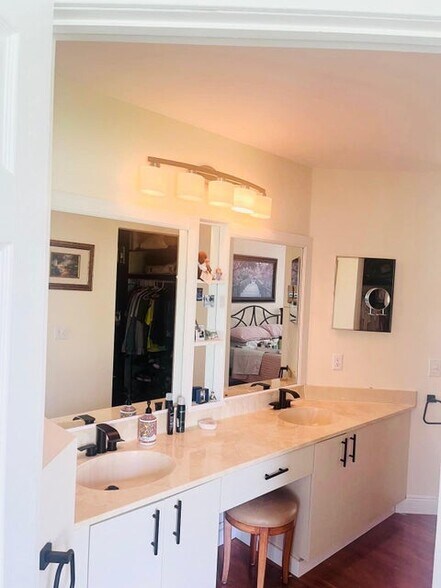 Building Photo - 6817 Barnwell Dr