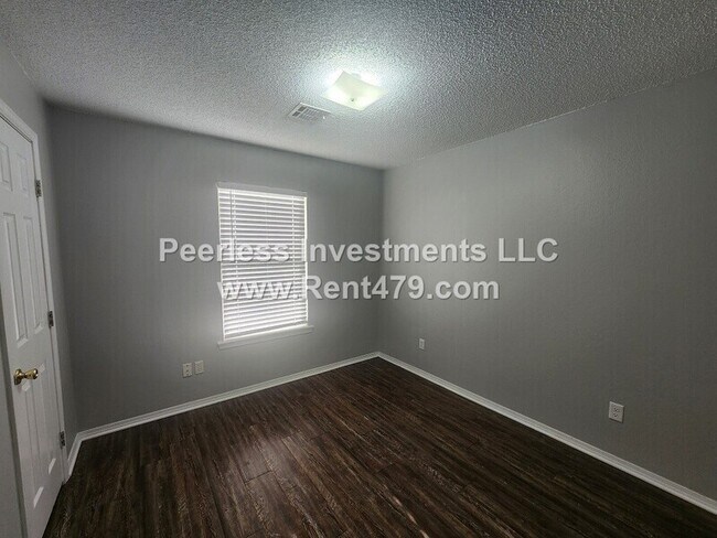 Building Photo - 511 4th Ave SW