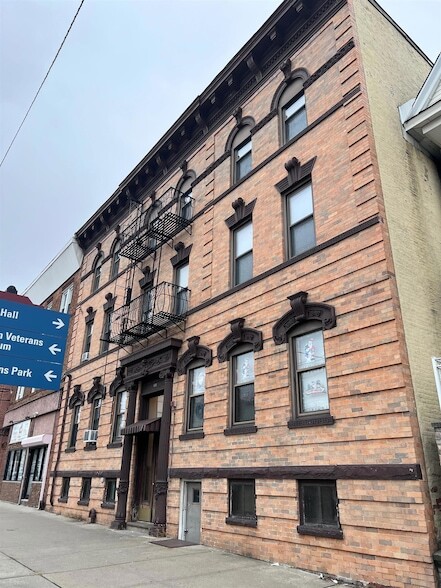 Building Photo - 668-670 John F. Kennedy Boulevard Unit 5