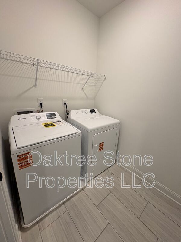 Building Photo - 634 Grove Glen Ct