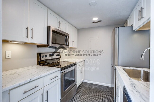 Building Photo - 2004 Granville Rd