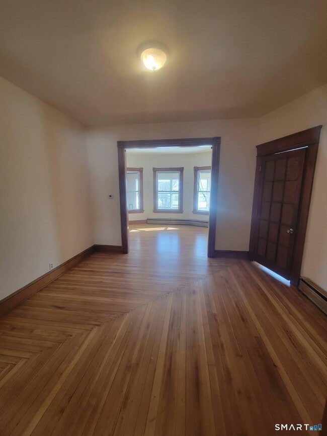 Building Photo - 320 Olivia St