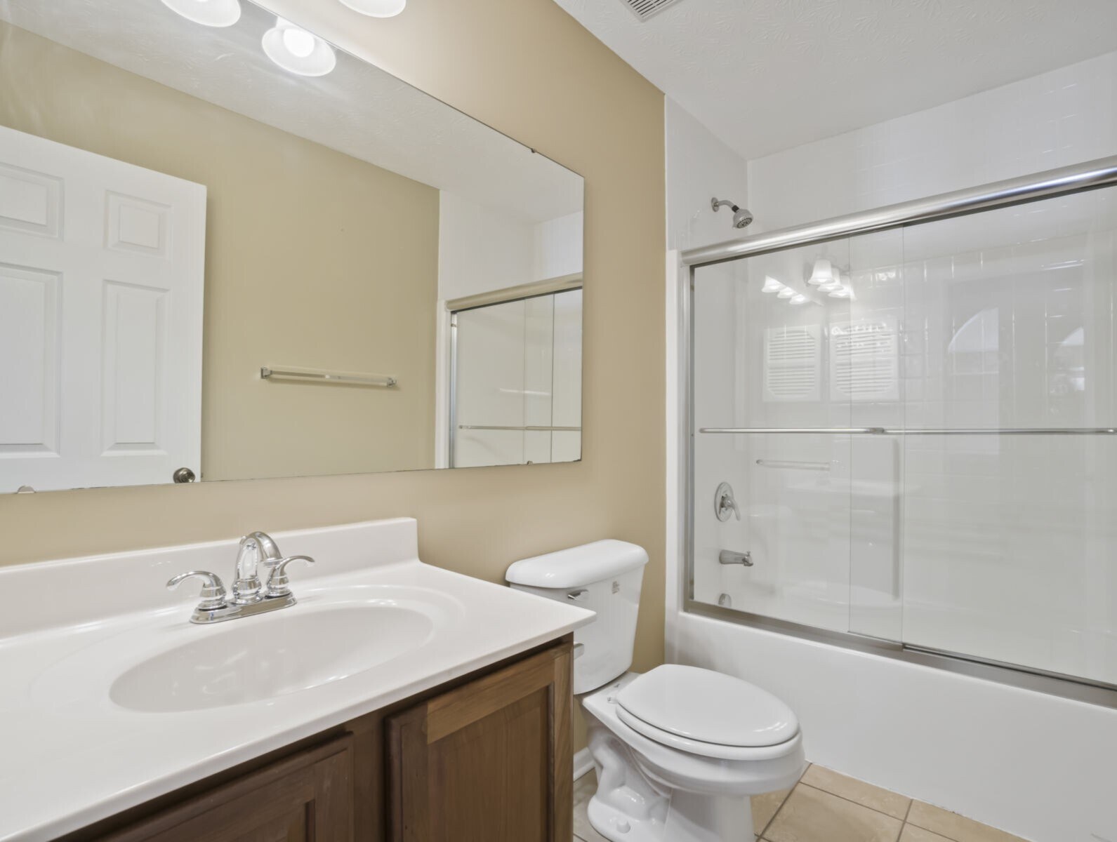 Building Photo - 626 Riverby Ln