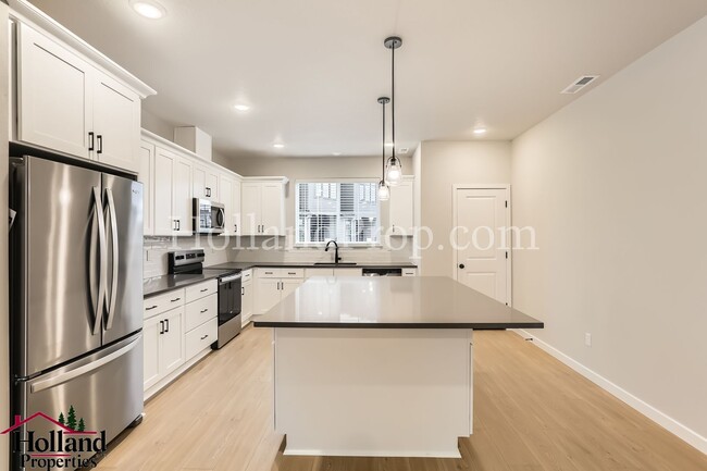 Building Photo - Stunning 2-Bedroom, 2.5-Bath Apartment wit...